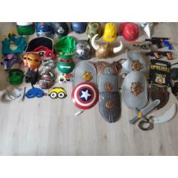 Carnaval accessoires | helmen | maskers | zwaarden