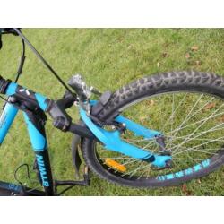 stoere 24 inch B'twin mountainbike met 18 versnellingen