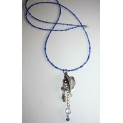 Lange fijne blauwe ketting met hanger