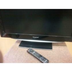 Televisie PANASONIC VIERA 32 INCH LCD met afstandbediening