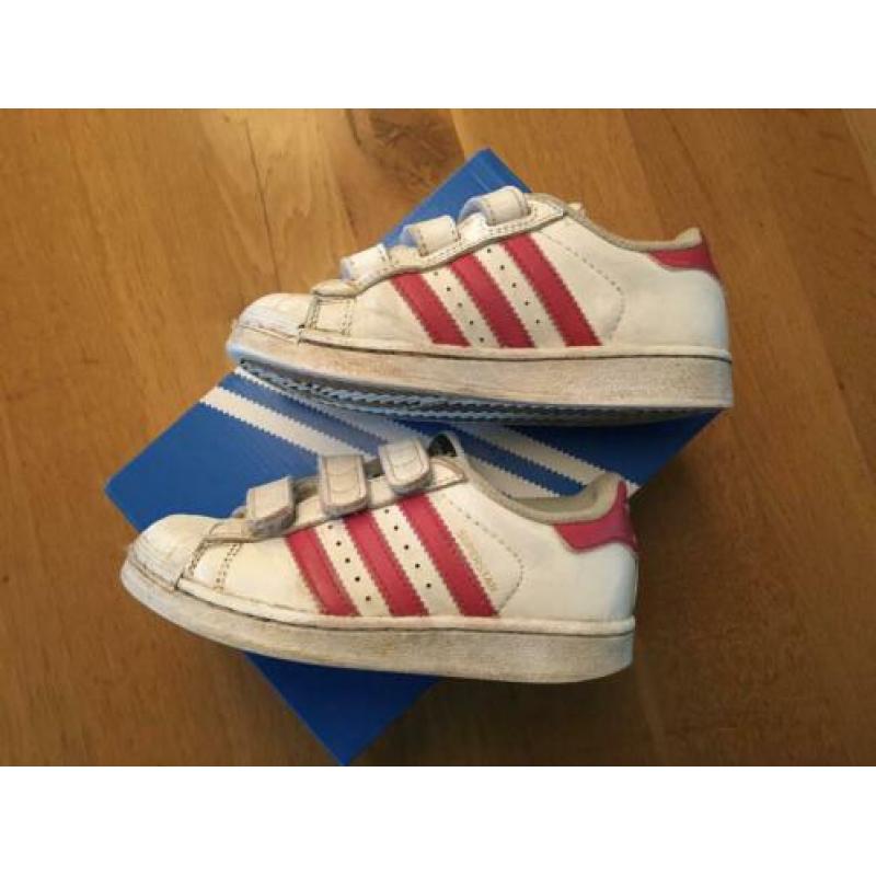 Adidas superstar wit met roze strepen maat 29