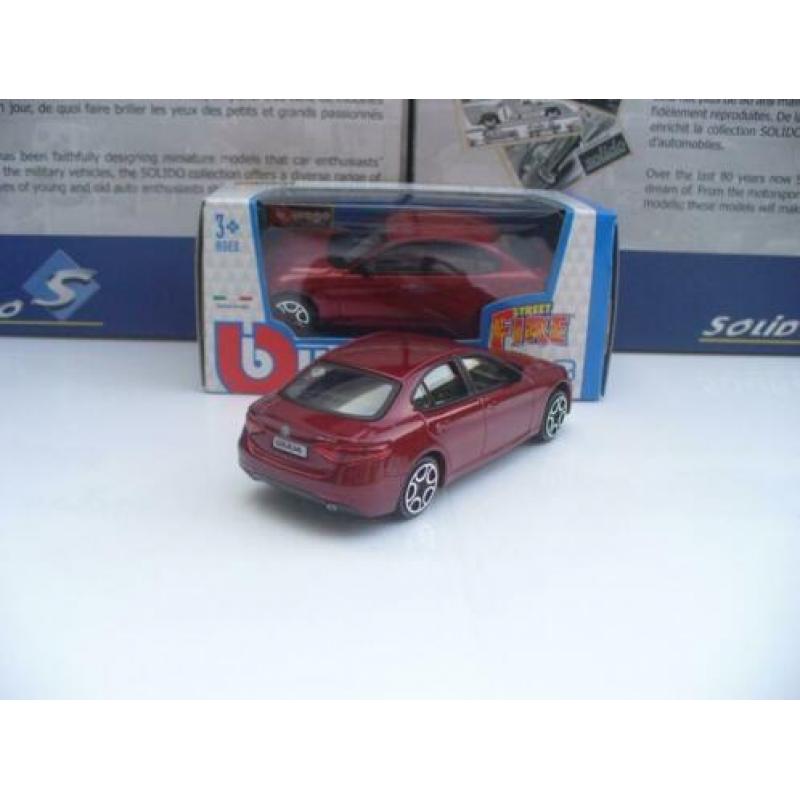 Bburago 1/43 Alfa Romeo Giulia Rood