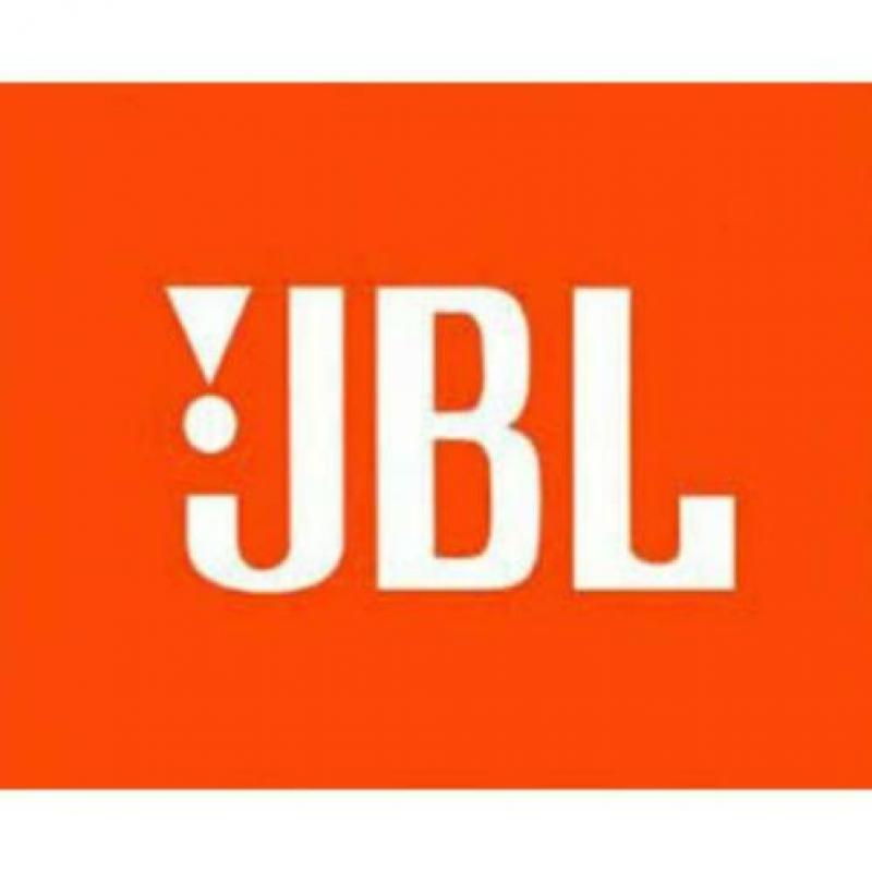 JBL Fuse 150 met 2x 8 inch subwoofer en een passieve radioto