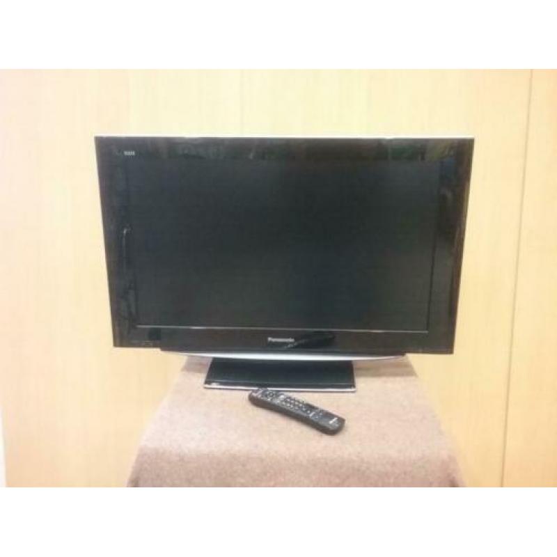 Televisie PANASONIC VIERA 32 INCH LCD met afstandbediening