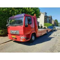 Man autotransporter, oprijwagen. Weinig kilometers