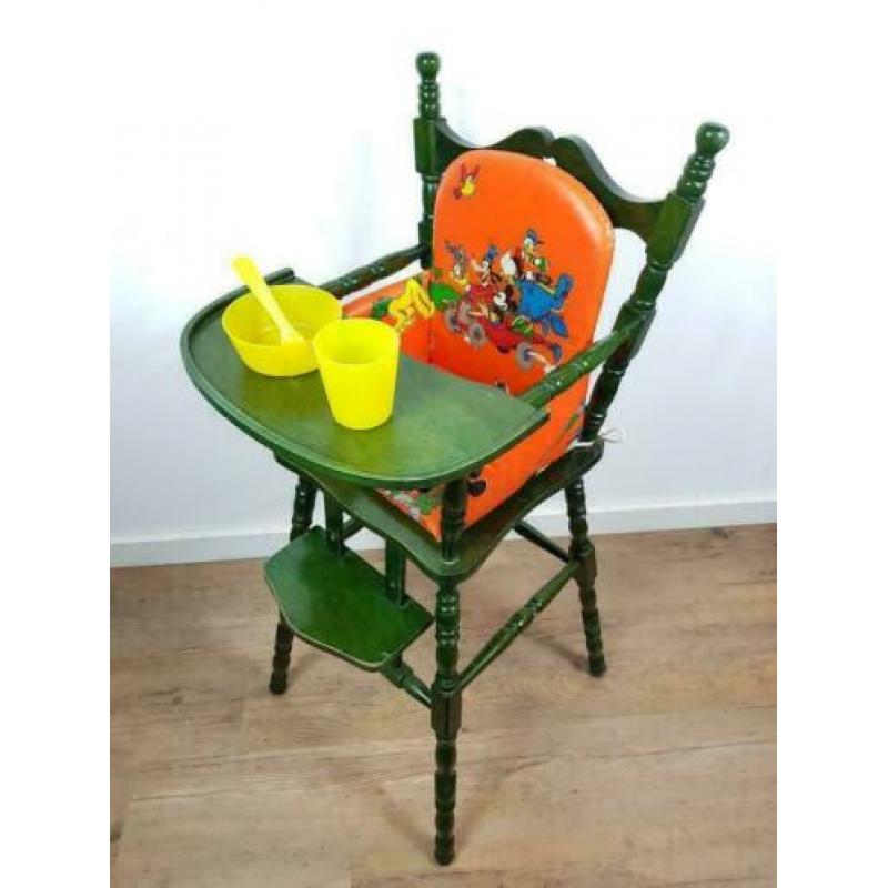 Vintage groene kinderstoel met vintage Disney zitkussen