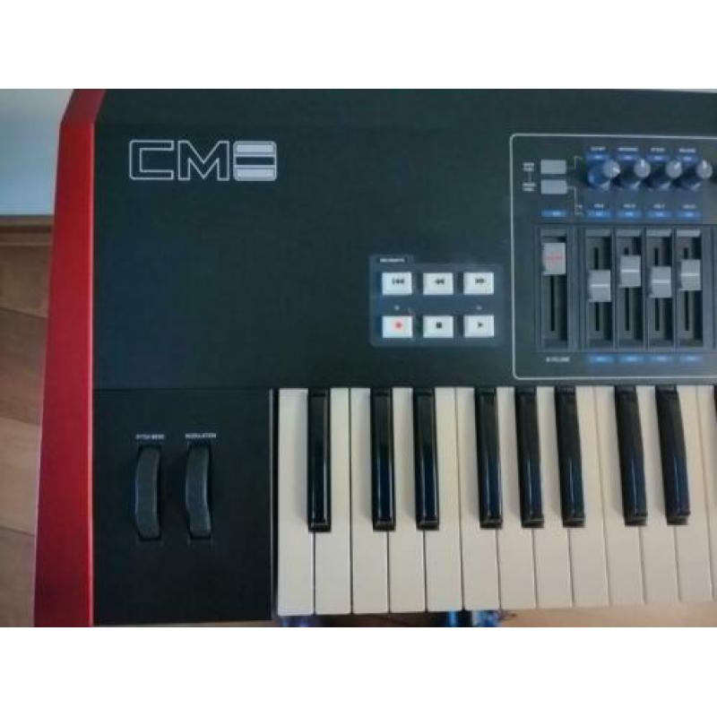 CME UF7 76-key midi controller keyboard met 9 faders