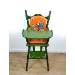 Vintage groene kinderstoel met vintage Disney zitkussen