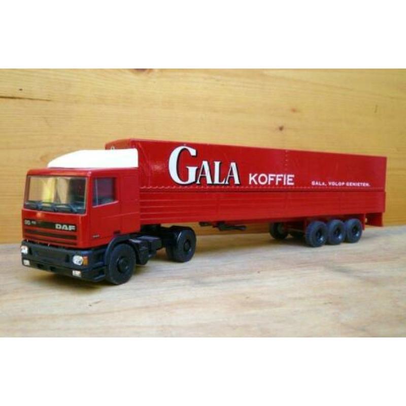 Daf 95.400 + Huifoplegger gala koffie. Lion toys.