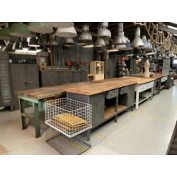 Industriële winkelbalie / industrieel dressoir / werkbank