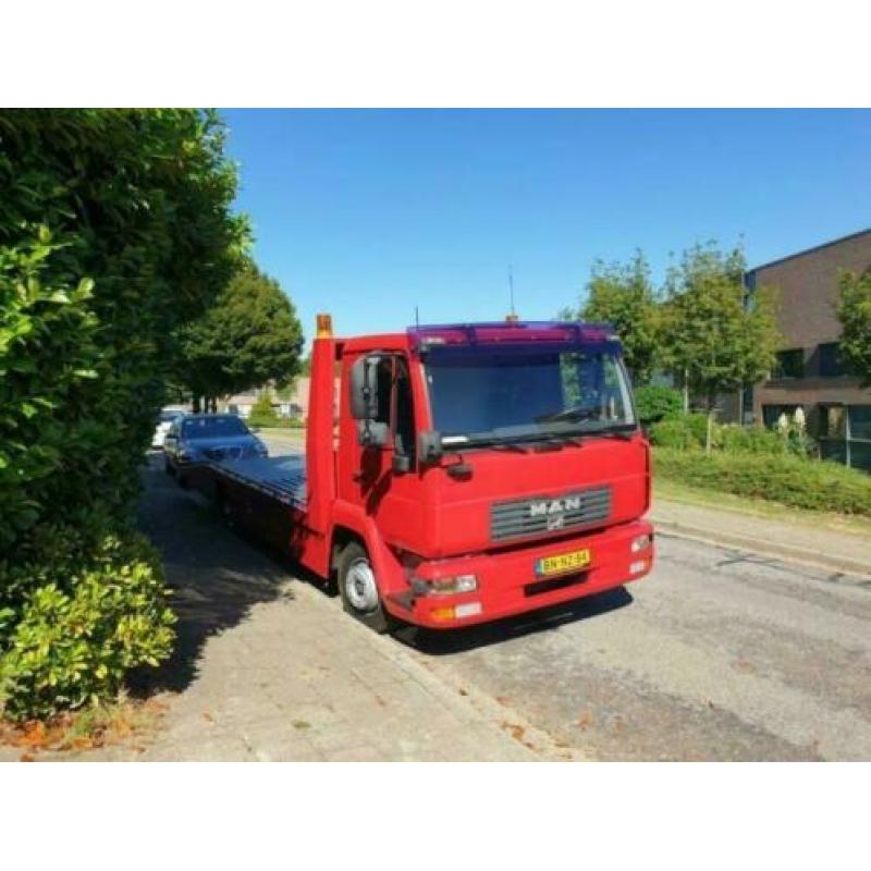 Man autotransporter, oprijwagen. Weinig kilometers