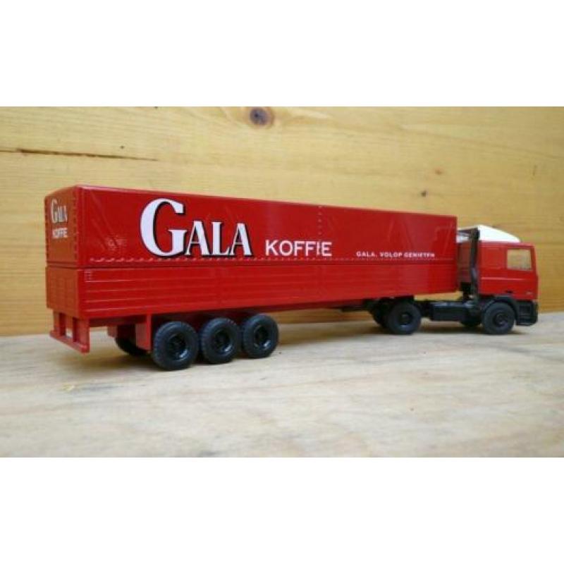 Daf 95.400 + Huifoplegger gala koffie. Lion toys.