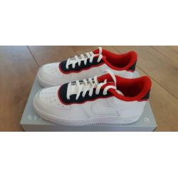 Nieuw Nike Air Force 1 wit met navy en rood maat 35