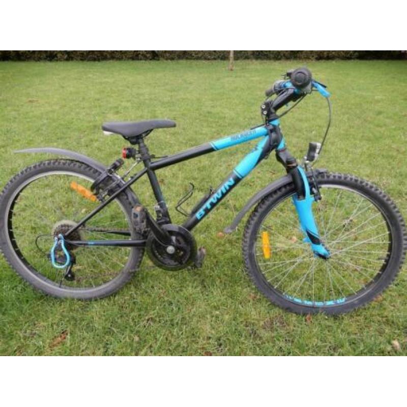 stoere 24 inch B'twin mountainbike met 18 versnellingen