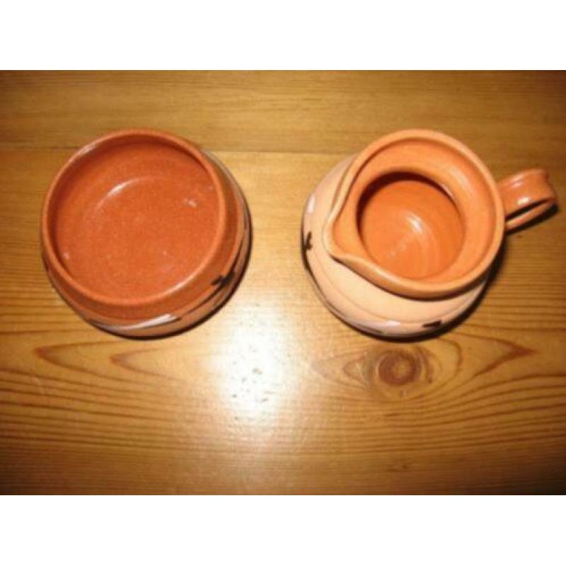 Servies van aardewerk uit Zimbabwe.