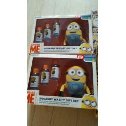 4 geschenksets van minion/rugzak/etui