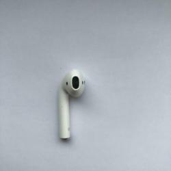 Apple 2gn AirPods (alleen rechter) + case