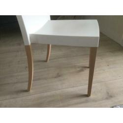 4 moderne stoelen