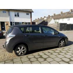 Toyota Verso 2.0 D-4d-f 5P 2010 Grijs