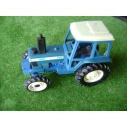 Ford 7710 van Britains met stocknummer 9523