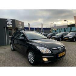 Hyundai i30 CW 1.6i Style Half Leder ! Ac/Ecc ! Nav. ! Pdc !