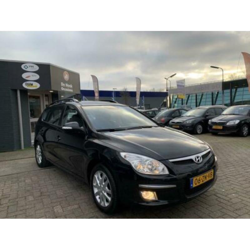 Hyundai i30 CW 1.6i Style Half Leder ! Ac/Ecc ! Nav. ! Pdc !