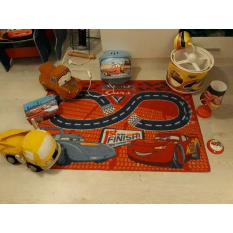 Cars kinderkamer inrichting kleed lamp knuffel