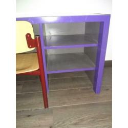 Leuk kinderburo met twee stoelen