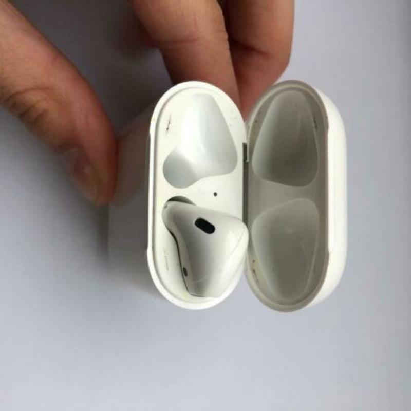 Apple 2gn AirPods (alleen rechter) + case