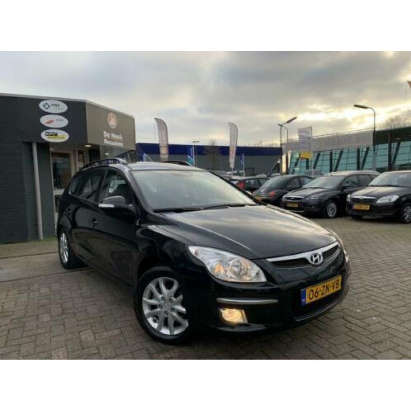 Hyundai i30 CW 1.6i Style Half Leder ! Ac/Ecc ! Nav. ! Pdc !