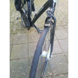 Tekoop zwarte Gezelle herenfiets. +_ 50 Kilometer op gefie