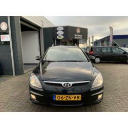 Hyundai i30 CW 1.6i Style Half Leder ! Ac/Ecc ! Nav. ! Pdc !