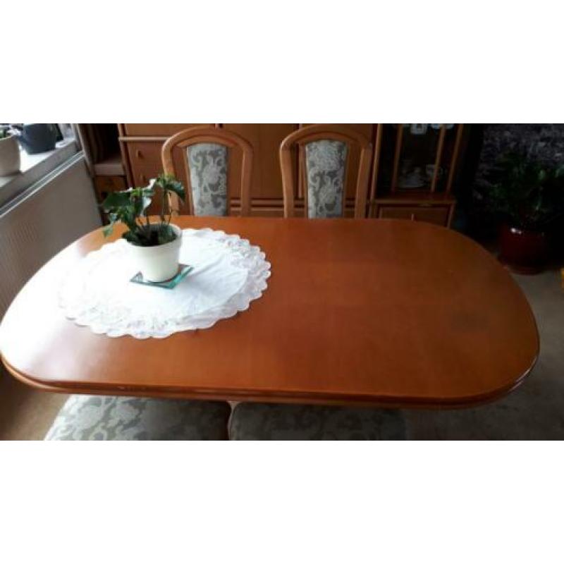 Te koop eetkamertafel met 4 stoelen van kersenhout