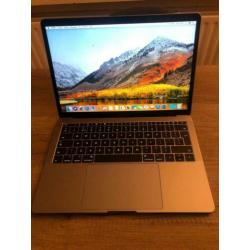 Macbook pro 2017 13’ 256SSD|16GB|2,3GHz applecare + 3 cycli