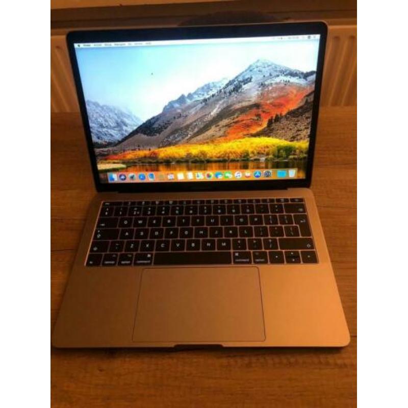 Macbook pro 2017 13’ 256SSD|16GB|2,3GHz applecare + 3 cycli