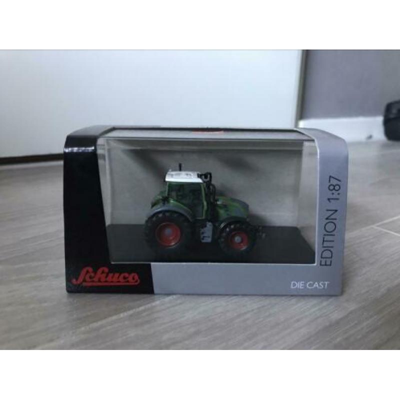 Schuco Fendt 724 en Fliegl Gigant 1:87