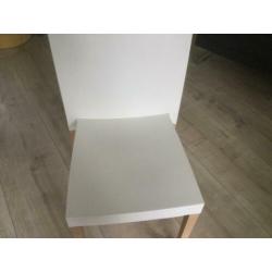 4 moderne stoelen