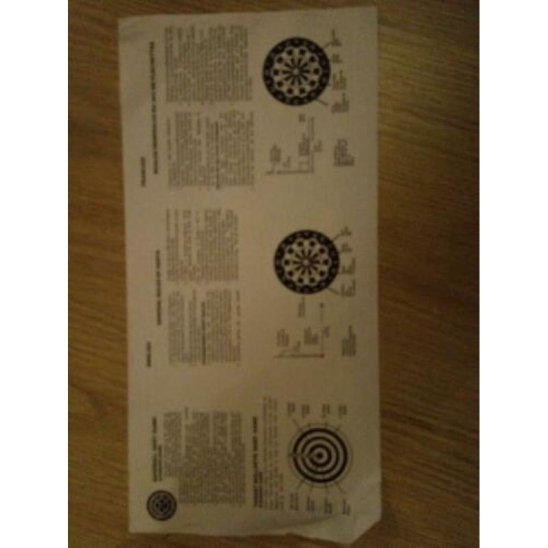 Dartboard met 6 darts en 2 kanten