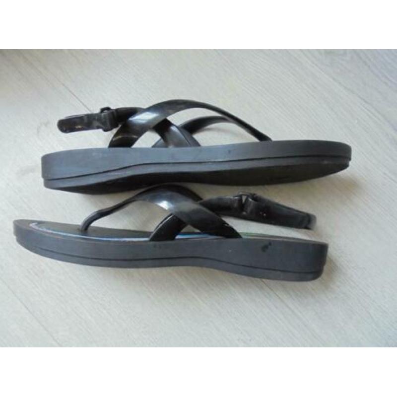 Zwarte Slippers / Sandalen Ivete Sangalo Grendha Maat 42