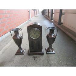 artdeco amsterdamse school klokkenstel pendule met vazen