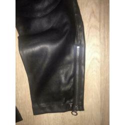 Kunst leren biker broek Zara maat 38 (S) ongedragen