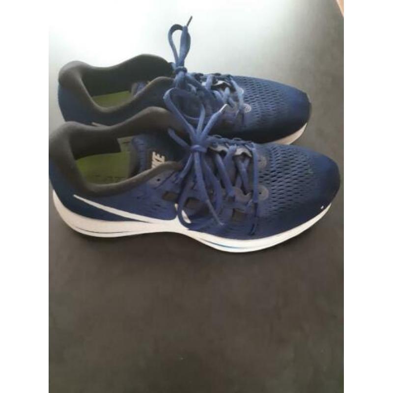 Nike sportschoenen, maar 39, blauw