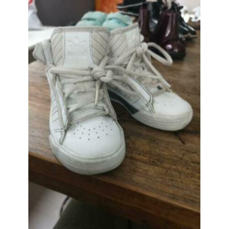 Witte hoge Adidas sneakers maat 24