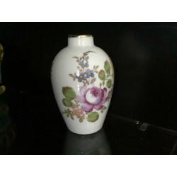 Porcelaine de Paris, porseleinen vaasje, bloemen, gemerkt