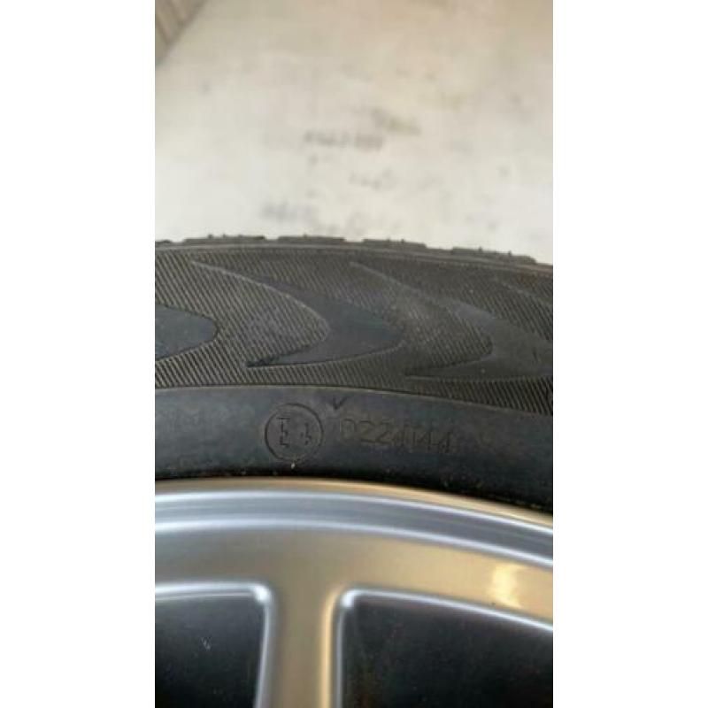 Volvo velgen met winterbanden , 205/55 R16