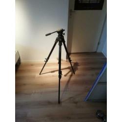 Manfrotto 144b professional tripod met model video head