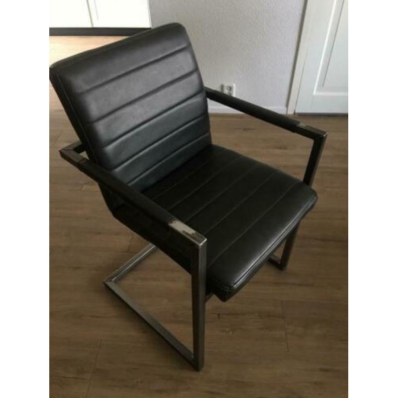 4 eetkamerstoelen €50