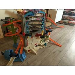 Grote garage hot wheel inclusief licht en geluid