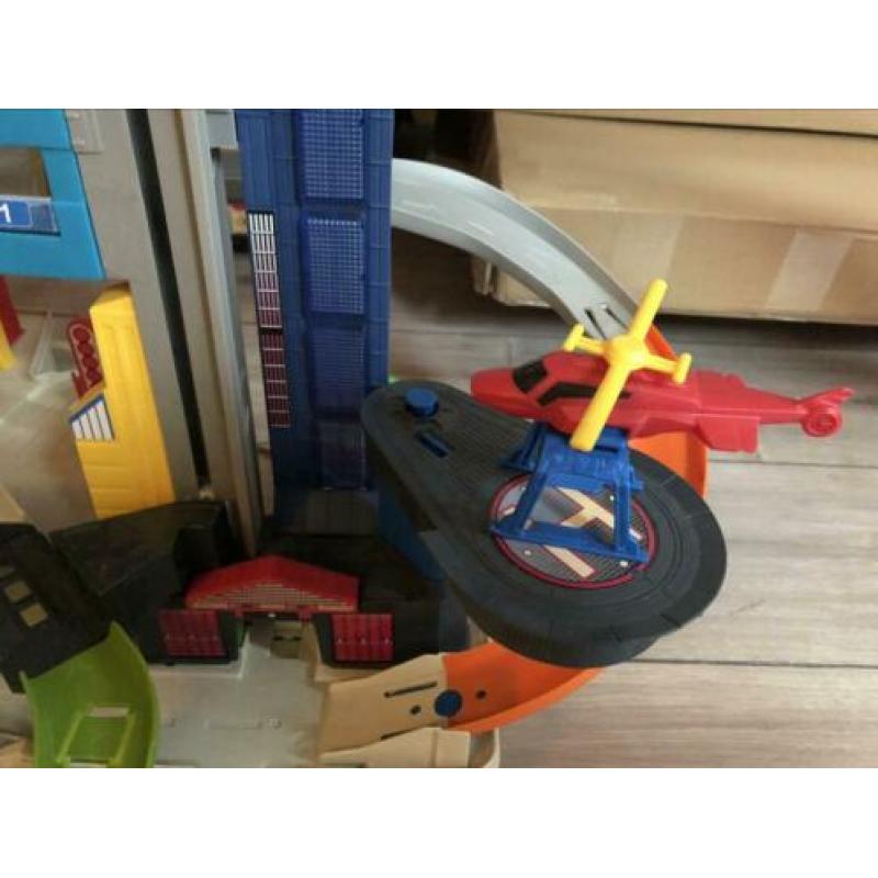 Grote garage hot wheel inclusief licht en geluid