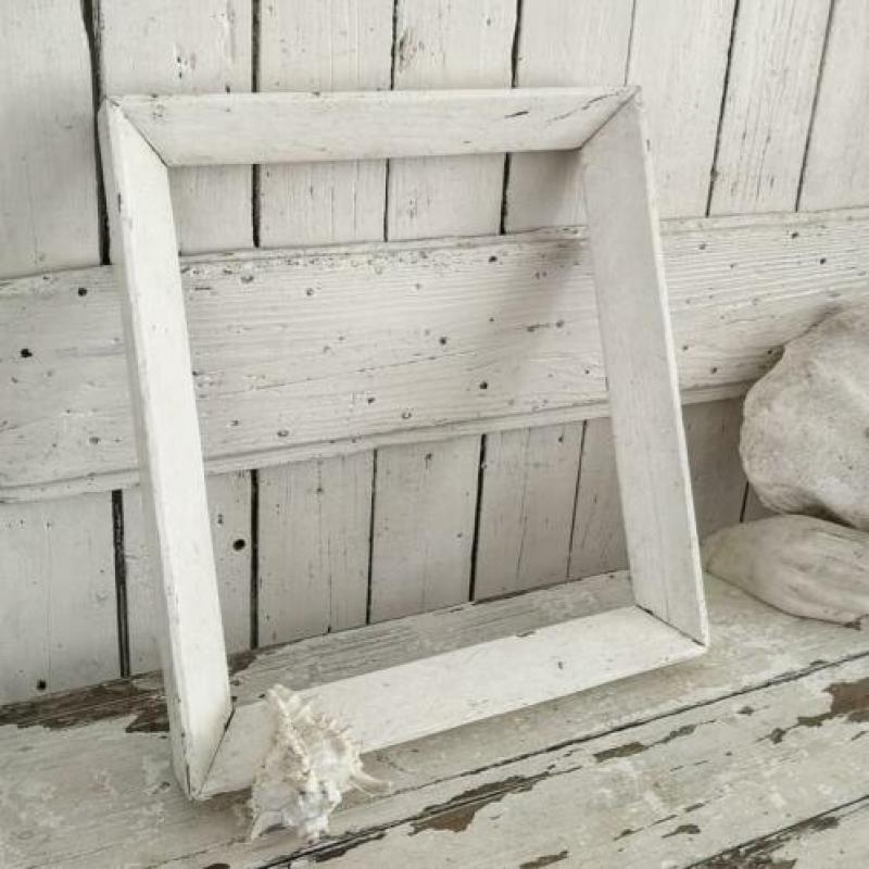 Oude shabby wit houten lijst